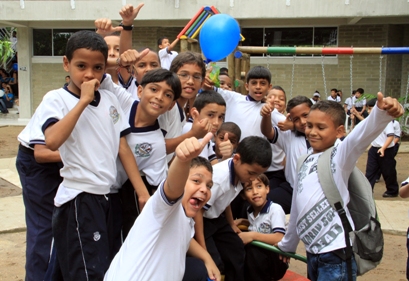 Distrito garantiza servicio de transporte escolar en escuelas Distritales