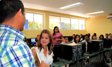 Alcaldesa a estudiantes del ITSA: a prepararse para oportunidades del TLC