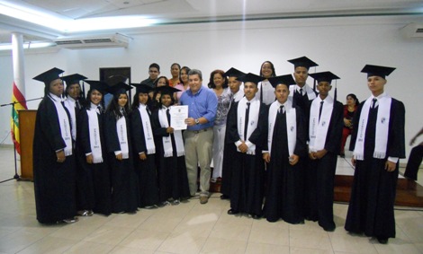 Secretario de Educación gradúa a estudiantes de la IED Brisas del Río